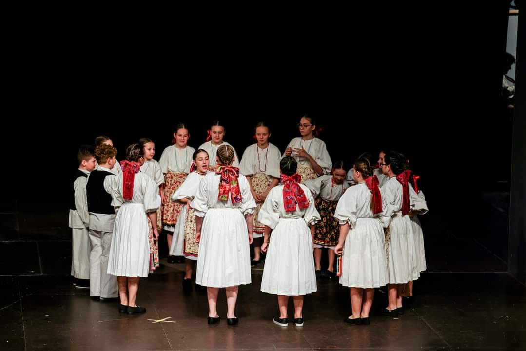 B folklorna sekcija